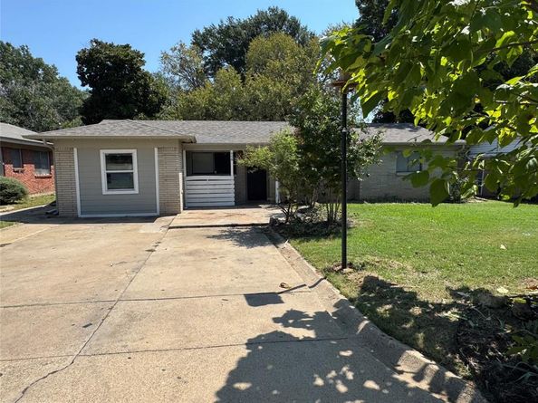 408  Simmons Drive , Hurst Texas 76053