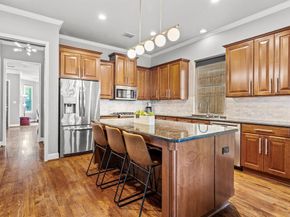 1215 N Bishop Avenue , Dallas Texas 75208