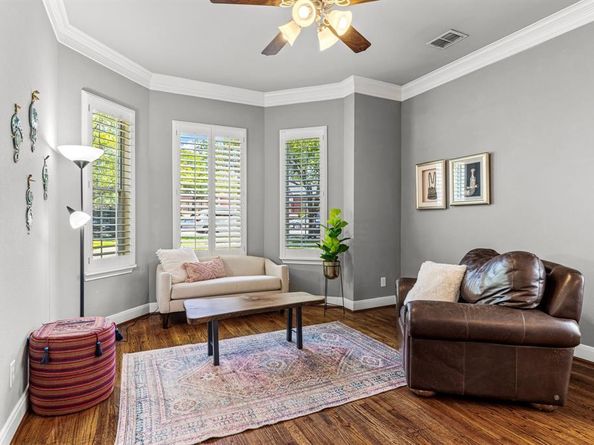 1215 N Bishop Avenue , Dallas Texas 75208