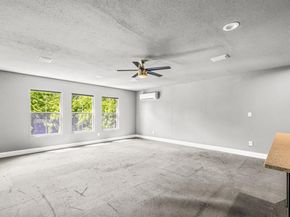 1215 N Bishop Avenue , Dallas Texas 75208