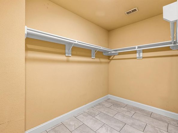 1215 N Bishop Avenue , Dallas Texas 75208