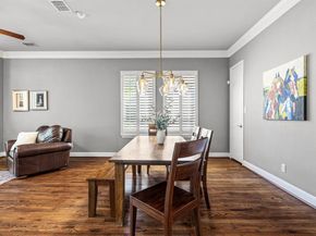 1215 N Bishop Avenue , Dallas Texas 75208