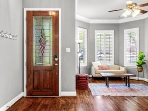 1215 N Bishop Avenue , Dallas Texas 75208