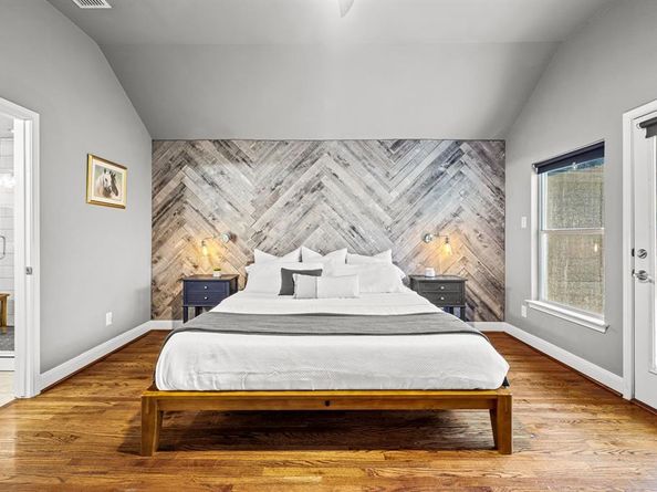1215 N Bishop Avenue , Dallas Texas 75208