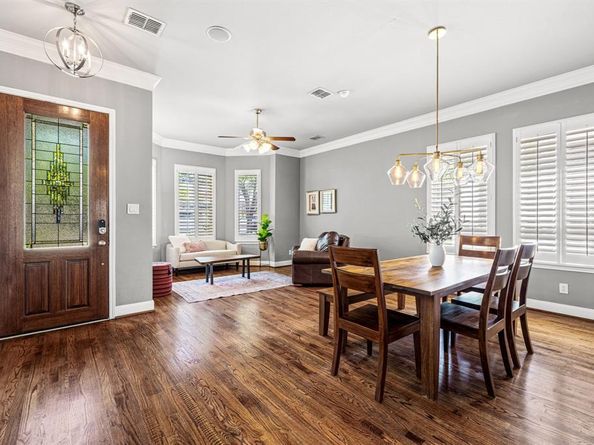 1215 N Bishop Avenue , Dallas Texas 75208