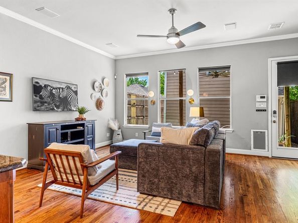 1215 N Bishop Avenue , Dallas Texas 75208