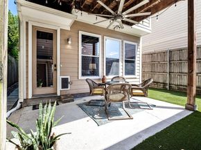 1215 N Bishop Avenue , Dallas Texas 75208