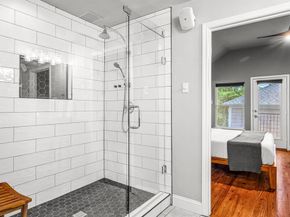 1215 N Bishop Avenue , Dallas Texas 75208