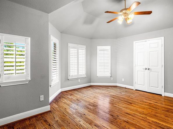 1215 N Bishop Avenue , Dallas Texas 75208
