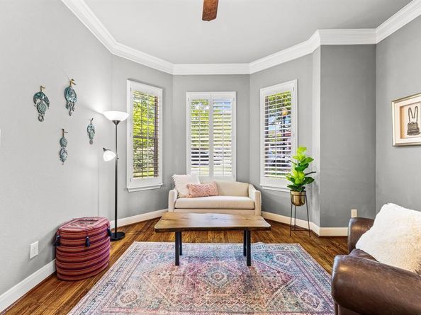 1215 N Bishop Avenue , Dallas Texas 75208