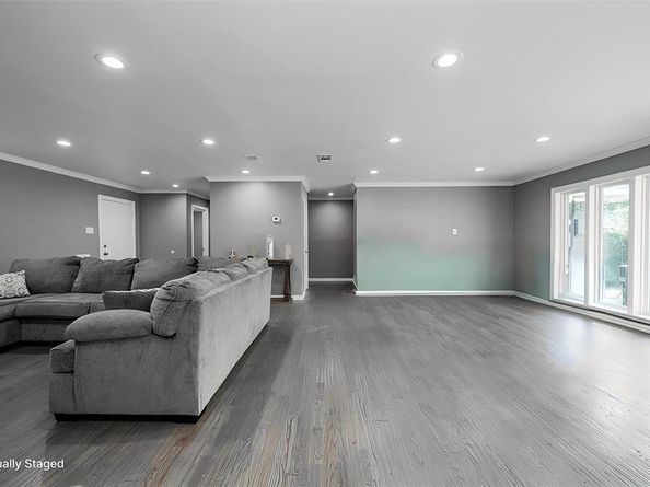 824  Carney Drive , Garland Texas 75041