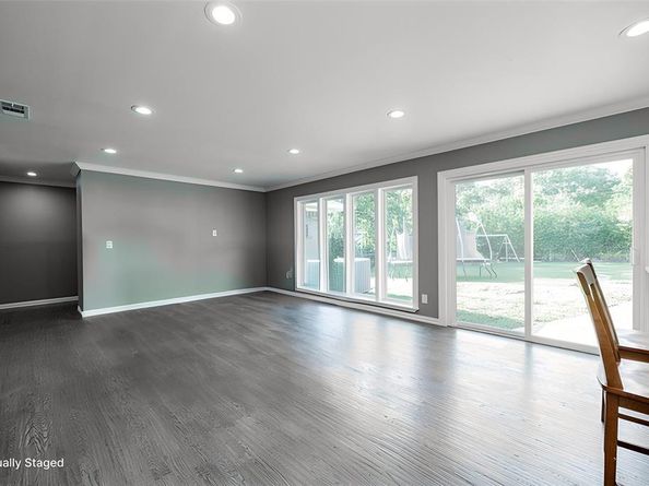 824  Carney Drive , Garland Texas 75041