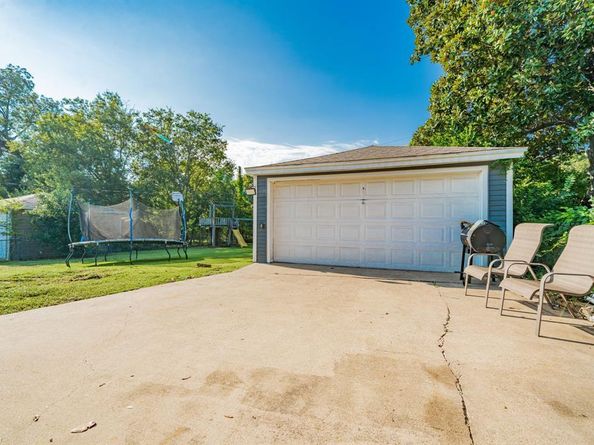 824  Carney Drive , Garland Texas 75041