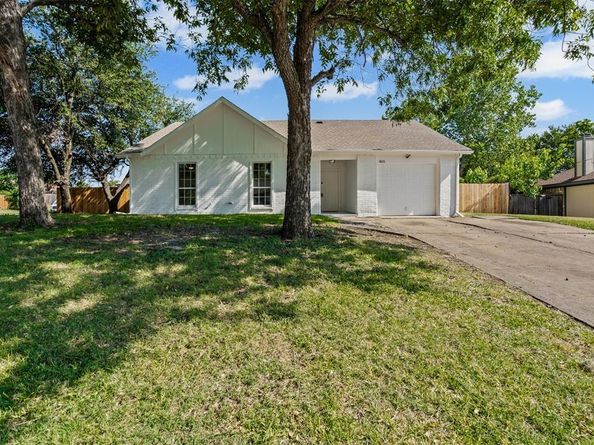 805 W Embercrest Drive , Arlington Texas 76017