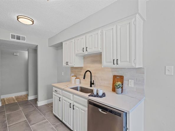 805 W Embercrest Drive , Arlington Texas 76017