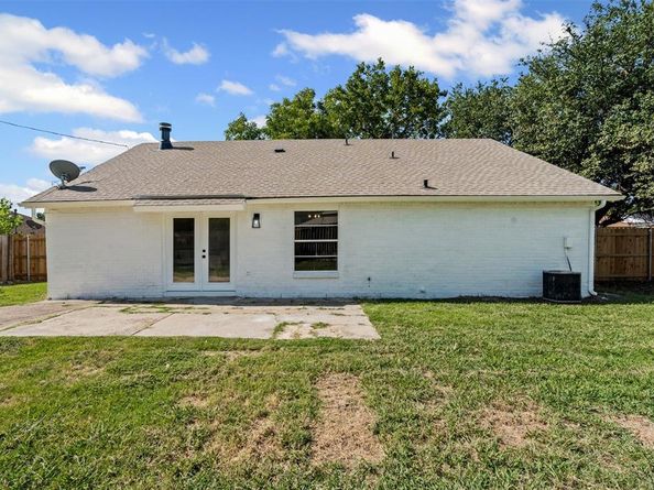 805 W Embercrest Drive , Arlington Texas 76017