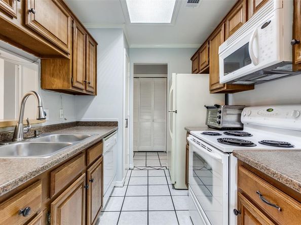 1609  Marsh Lane  110, Carrollton Texas 75006