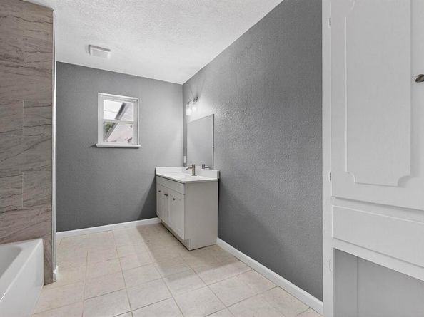 1974  SHELMAN Trail , Fort Worth Texas 76112