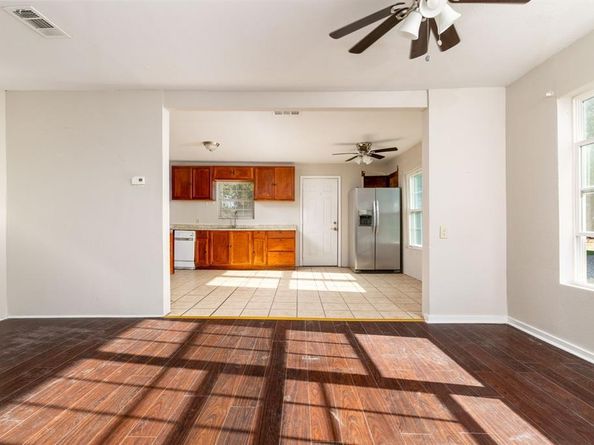 1203 E Davis Avenue , Fort Worth Texas 76104