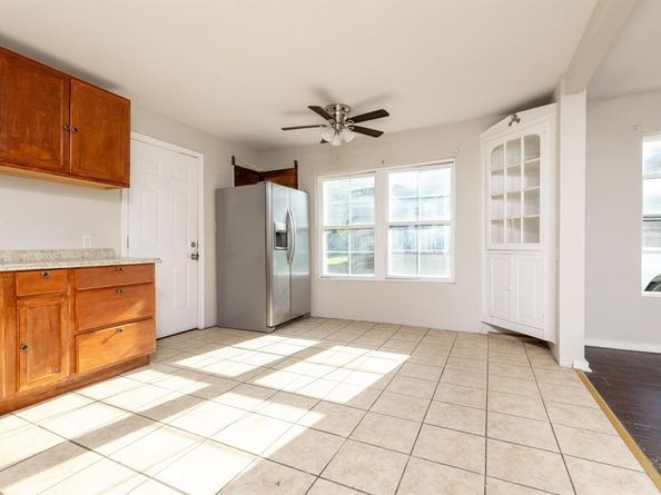1203 E Davis Avenue , Fort Worth Texas 76104