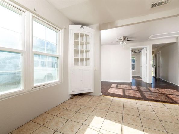 1203 E Davis Avenue , Fort Worth Texas 76104