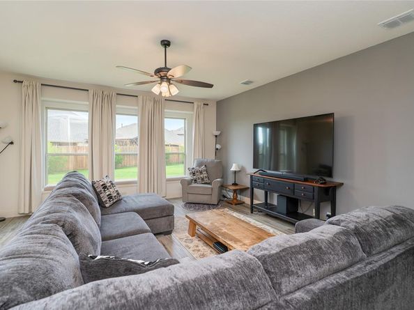 205  Oakcrest Drive , Justin Texas 76247