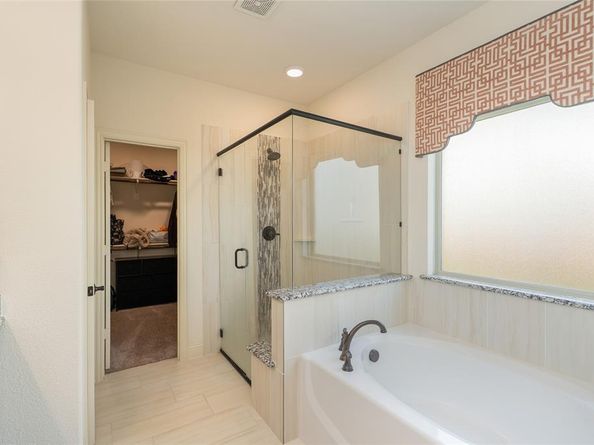 205  Oakcrest Drive , Justin Texas 76247