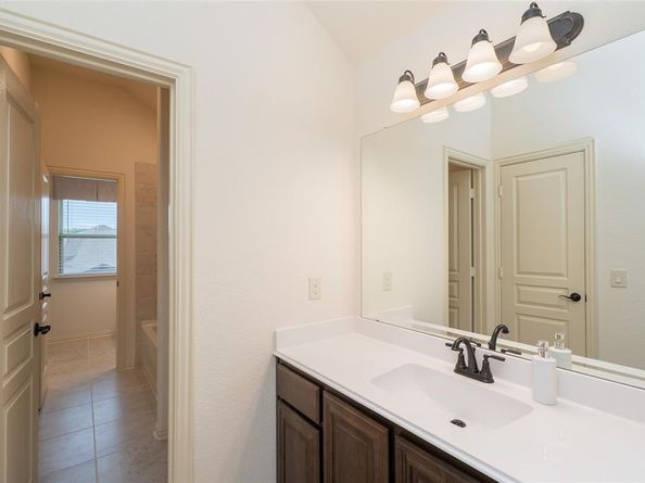 205  Oakcrest Drive , Justin Texas 76247