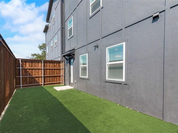 2651  Carmelita Street , Dallas Texas 75212