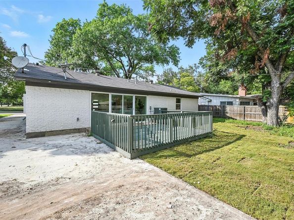 6912  Town North Drive , Dallas Texas 75231