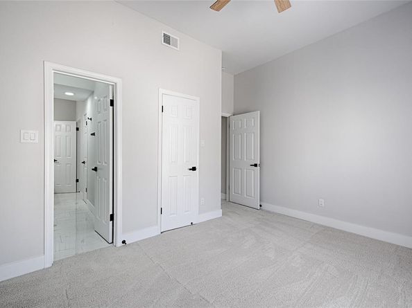 10433  High Hollows Drive  217, Dallas Texas 75230
