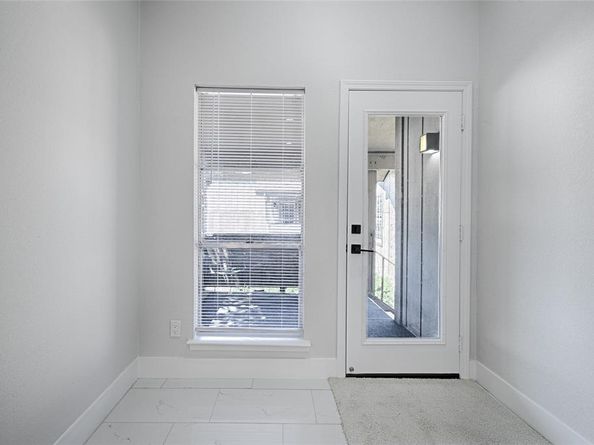 10433  High Hollows Drive  217, Dallas Texas 75230