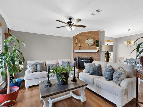 500  Glenwood Drive , Lancaster Texas 75146