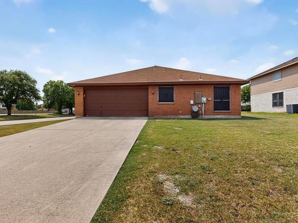 500  Glenwood Drive , Lancaster Texas 75146