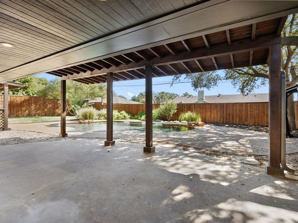4210  Creekdale Drive , Dallas Texas 75229