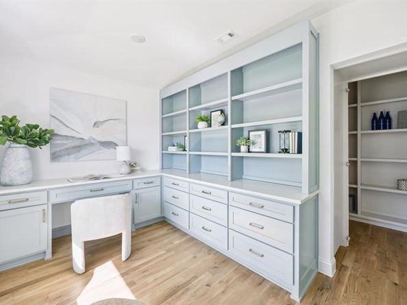 4331  Laren Lane , Dallas Texas 75244