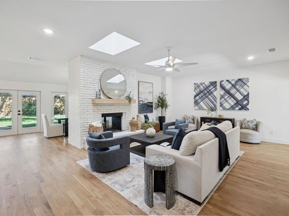 4331  Laren Lane , Dallas Texas 75244
