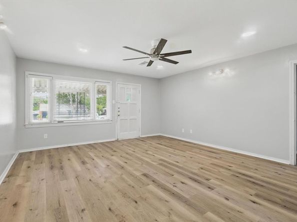 2104 W Lotus Avenue , Fort Worth Texas 76111