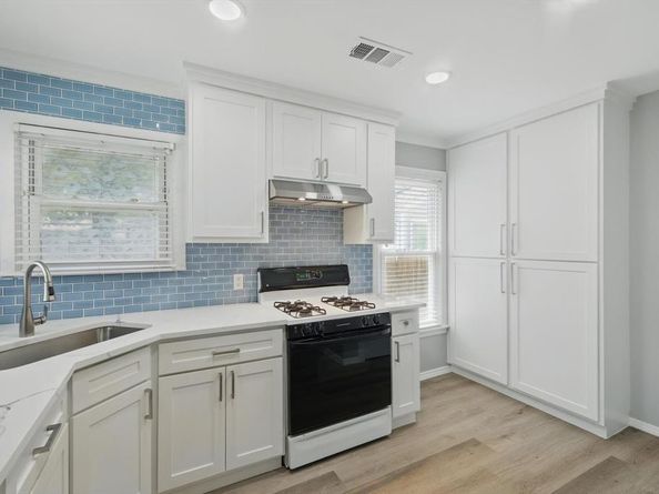 2104 W Lotus Avenue , Fort Worth Texas 76111