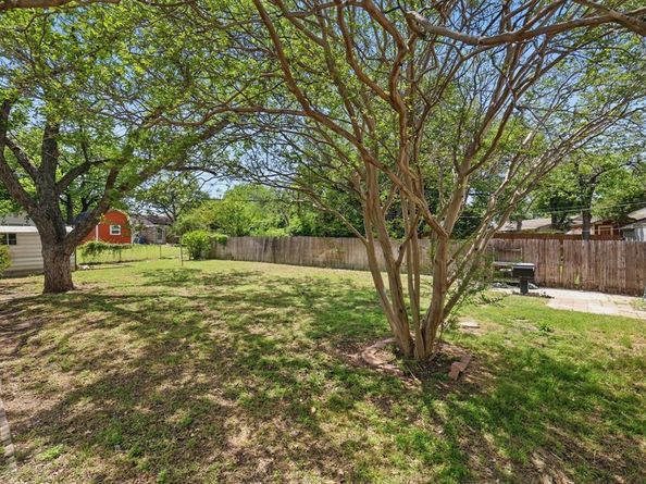 2104 W Lotus Avenue , Fort Worth Texas 76111