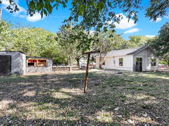 1101  Sportsman Park Road , Azle Texas 76020