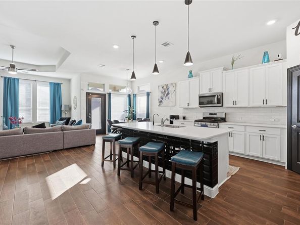 11024  Gold Pan Trail , Aubrey Texas 76227