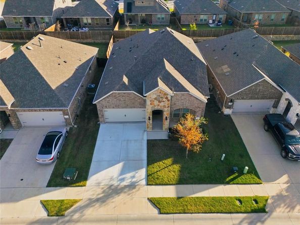 11024  Gold Pan Trail , Aubrey Texas 76227