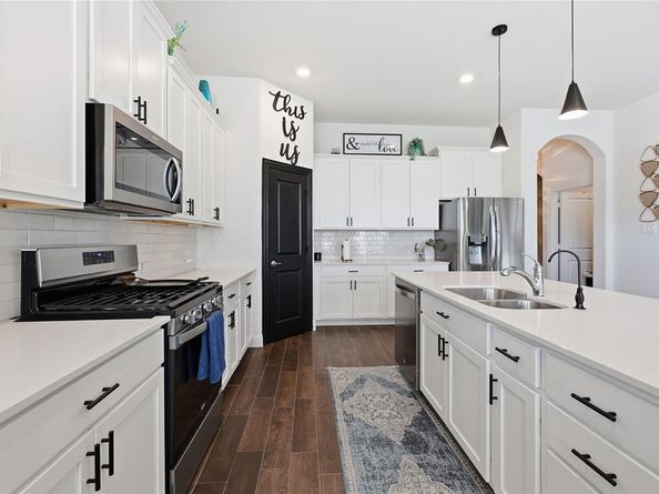 11024  Gold Pan Trail , Aubrey Texas 76227