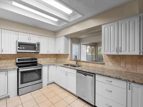 906  Lemontree Court , Arlington Texas 76017