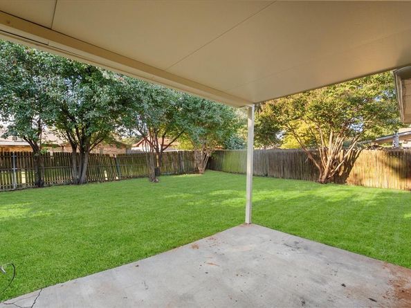 906  Lemontree Court , Arlington Texas 76017