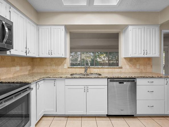 906  Lemontree Court , Arlington Texas 76017