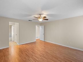 906  Lemontree Court , Arlington Texas 76017