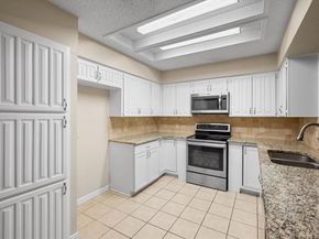 906  Lemontree Court , Arlington Texas 76017