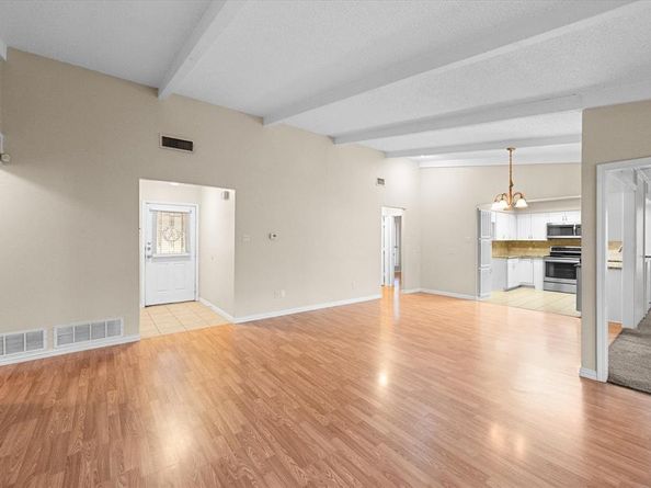 906  Lemontree Court , Arlington Texas 76017